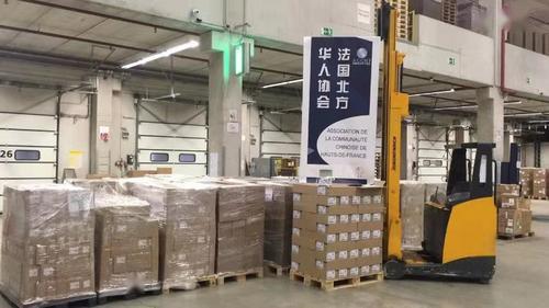 华人好心免费发口罩竟集体遭警察逮捕